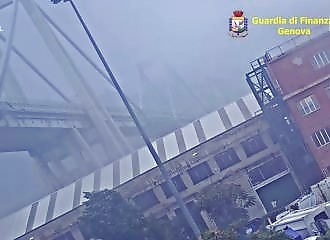 De nouvelles images montrent l’horrible effondrement du viaduc de Gênes (Italie)