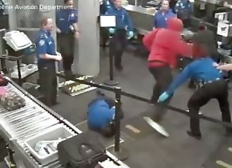Phoenix : drogué et ivre, un homme passe de force la sécurité d’un aéroport