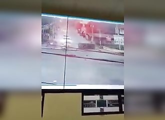 Une camionnette se renverse après avoir été percutée par deux motocyclistes (Philippines)