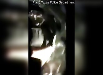Un jeune se fait arrêter parce qu’il ne marche pas sur les trottoirs enneigés (Texas)