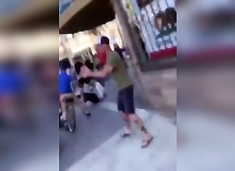 Un pro Trump provoque des manifestants et se fait mettre K.O
