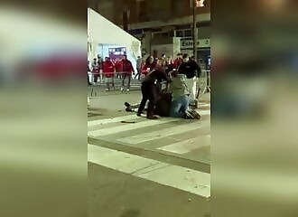 Un homme armé d'un couteau se fait neutraliser par la foule en Espagne