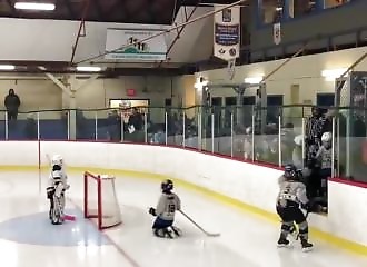 Canada : de jeunes joueurs de hockey se font surprendre par la particularité d’une patinoire