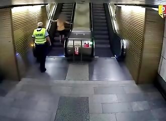 Un flic obstiné arrive à mettre la main sur un bandit un peu idiot