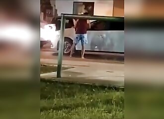 Il abime la voiture de son opposant lors d'un roadrage et le regrette amèrement (Public averti)