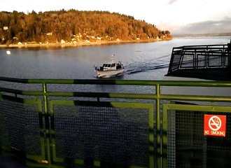 Un petit bateau et un ferry entrent en collision alors que celle-ci aurait pu être évitée