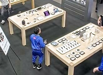 Mini-brakers: two pint-sized thieves hit a New Jersey Best Buy