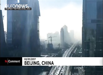 Un épais nuage toxique dû à la pollution envahit le ciel pékinois