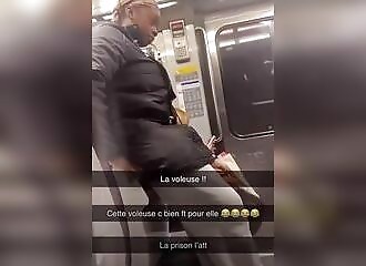  She steals the phone and runs away, she does not know she is being filmed! (France) 