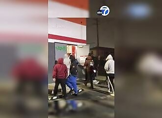 Several thugs loot Autozone store in Los Angeles