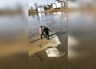 Un bloc de glace comme radeau = mauvaise idée