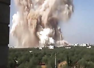 Gigantesque explosion d’un bunker en Syrie