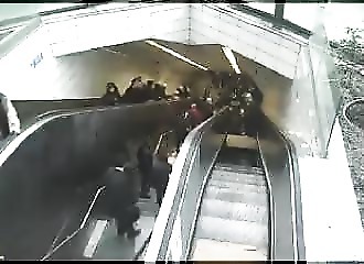 Turquie : un homme se fait avaler par un escalator