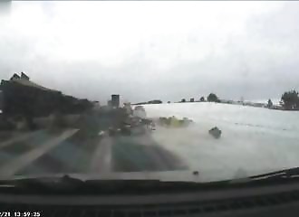 Russie : le verglas provoque une terrible collision entre deux camions
