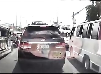 Philippines : suite à un léger accrochage, un piéton ouvre le feu sur un scootériste