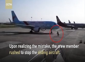 In extremis, le technicien d’un aéroport stoppe un avion à la dérive sur la piste (Chine)