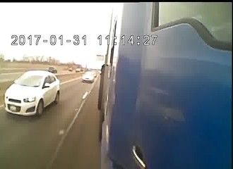 Trop pressé, un automobiliste finit par le payer assez lourdement