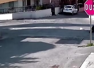 Turquie : en pleine rue, un homme politique se fait tirer dans les jambes au fusil d’assaut 