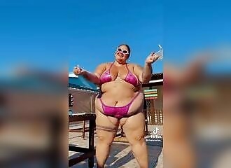 Gentlemen, you have to get used to it, curves are in fashion!