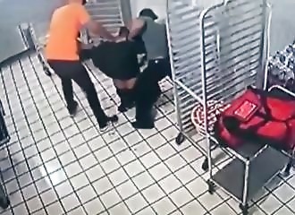 L’employé d’une pizzéria file une sanglante raclée à un malfrat