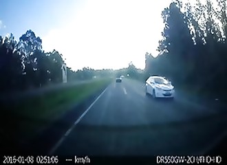 C’est le type de comportement enfantin et dangereux qui est cause de stupides accidents sur la route !