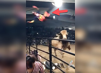Un taureau s'énerve et envoie un clown dans l'espace lors d'un rodéo