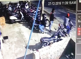 Il voulait tester la moto qu’il souhaitait acheter, il se fait percuter de plein fouet par une voiture