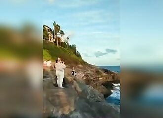 Un homme se tue en sautant d'une falaise à Hawaii