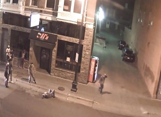 Wisconsin : deux perturbateurs foutent le bordel dans un bar et ils se font copieusement tabasser