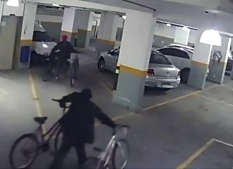 Thieves confront a real samurai