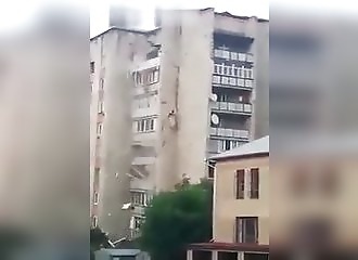 Moldavie : spectaculaire effondrement d’un immeuble de 9e étages