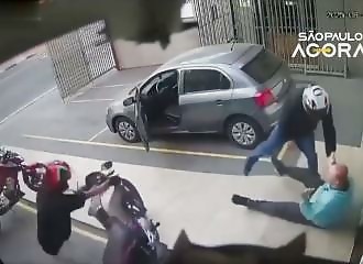 Thugs attack a plainclothes policeman in Brazil - we all know how it ends!