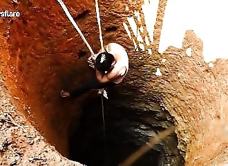 Inde : un homme risque sa vie pour sauver un cobra