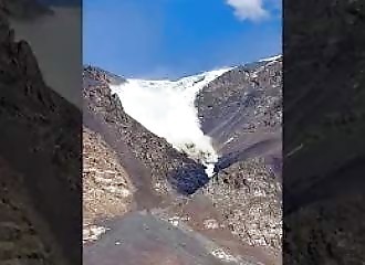 Des randonneurs se font surprendre par une avalanche
