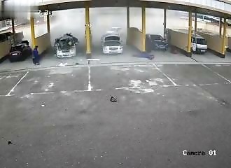 Deadly explosion of a Nexia-3 vehicle in a gas station (Warning - shocking)