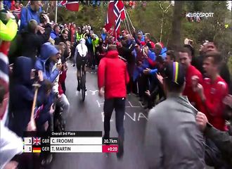 Championnats du monde de cyclisme sur route : des policiers calment des spectateurs trop entreprenants (Norvège)