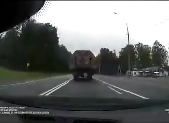 Deux personnes meurent dans un carambolage impliquant un convoi militaire (Russie)
