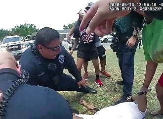 Une grand-mère de 90 ans s’interpose lors de l’arrestation de son petit-fils (Texas)