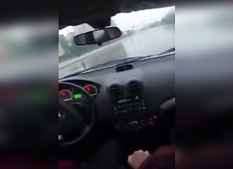 Ouzbékistan : ils font des drifts sur la chaussée glissante, sauf que ça se termine très mal
