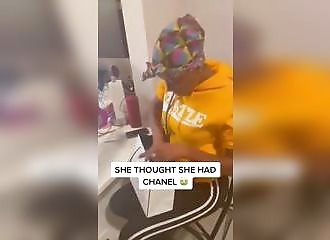 Elle pensait avoir un sac Chanel, son mari la ramène à la réalité
