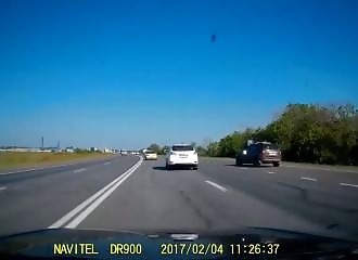 Russie : un cycliste se fait renverser par un SUV
