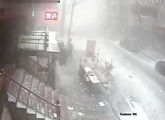 Un passant tué lors d’une grosse explosion de gaz dans un immeuble (Chine)