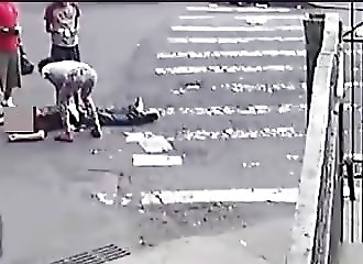 New York : dépouillé dans la rue après avoir été mis KO