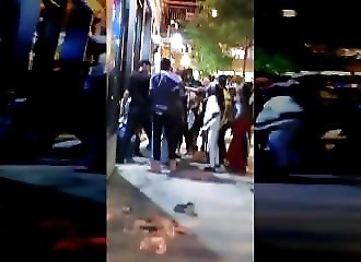 Marche des Fiertés à Chicago :  après avoir été envoyée au sol par un policier, une femme se met à convulser