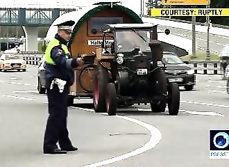 Pour se rendre à la Coupe du Monde, un Allemand parcourt 2.500 km en tracteur 