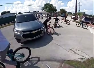 The impressive arrest of a young cyclist by a special police officer