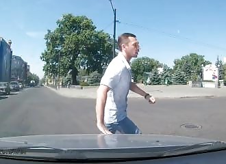 Ukraine : un automobiliste ivre renverse une femme à un passage piéton