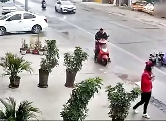 No one helps a woman down on the street in China