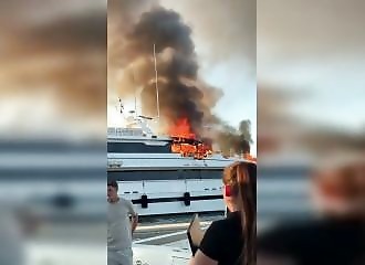  Luxury yacht destroyed by fire in Saint-Tropez