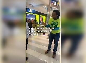 Il se fait virer d'un magasin à cause d'un Teeshirt où il y a marqué Jésus!